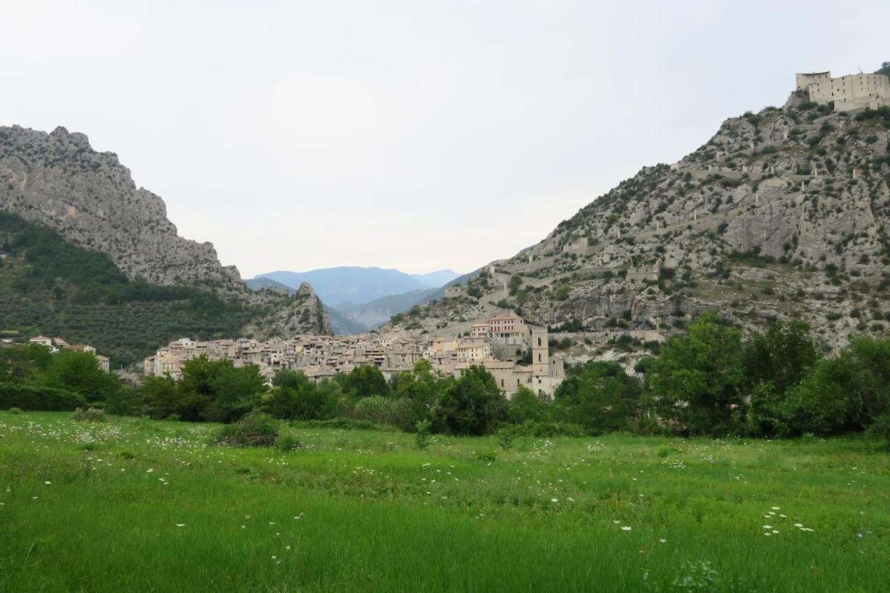 Les Gites D'Intervalles Entrevaux Ngoại thất bức ảnh